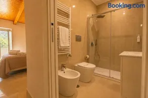 Fenisien Boutique Rooms - Image 2