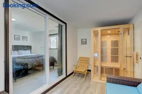 Modern 4BR house with Sauna and Gameroom - Image 4