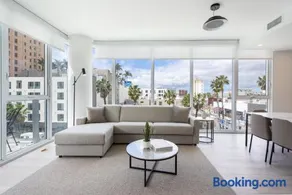 Level Long Beach - East Village - Image 2