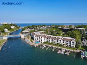 227 Edgewater Inn - Image 3