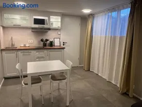 Ary & Pablo Airport Stay - Image 3