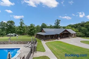 The Lodge at Cloudland with a private pool - Image 4