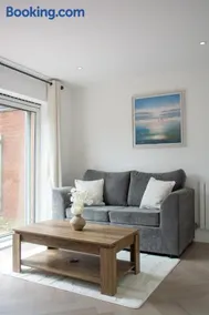 Hatfield Haven with Free Parking, 25min London and Fast Wi-Fi - Image 4