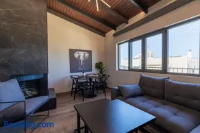 Isola modern loft -private jacuzzi - Image 3
