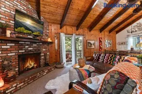 Retro Retreat, BBQ, Patio with Outdoor Seating! - Image 2