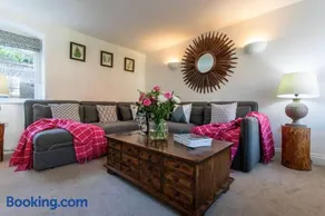Charming 18th century cottage - central - parking - Image 1