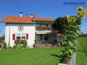 Apartamento apropiado para familias con jardín y barbacoa | Vistas a la montaña - Image 1