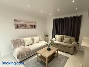 Meon house 3 bed luxury with 2 Kings and 1 double - Image 3