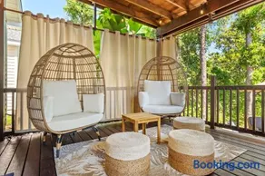 Beach bliss awaits! - Beach, Pools, Tiki-Deck, Arcade, Putting green, Family Fun! - Image 5