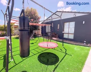 Luxe Family Retreat! Pool, Sauna, Playground, Netflix, Disney Plus - Image 1