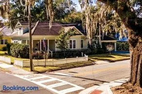 Awesome Historic 2BR2BA Home Closest to DT Ocala - Image 1