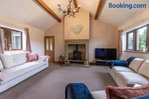 GARDEN FIELD COTTAGE - Spacious Holmbridge Home with Rolling Hill Views - Image 4
