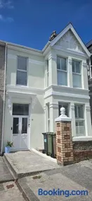 Room in Beautiful Victorian Home - Image 2