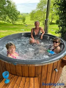 Le Manoir aux Volets Verts with Hot Tub - Image 2