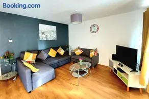 Milton House - Entire 3Bed House FREE WIFI & 4 FREE PARKING Spaces Serviced Accommodation Newcastle UK - Image 2