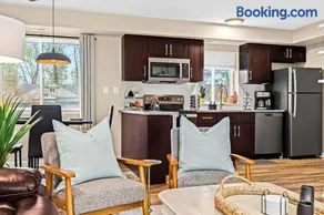 New! Beautiful 1BR in Sharon Lane - Image 2