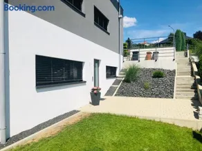 Moderne Ferienwohnung mit Terrasse und Garten - Image 3