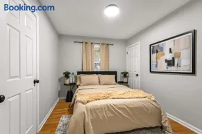 Joliet Cozy Oasis 4BR - Image 4