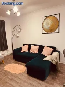 Entire Immaculate 3 Bedrooms House in Blackburn Weekend Away - Image 1