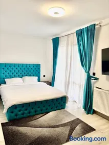 Blue Apartment with Free Parking - Image 4