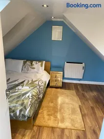 Entire 2-bedroom home by WegHomes - Image 2