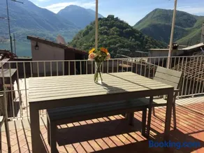 Stanza privata in Attico con terrazza - LAKEHOLIDAY IT - Image 3