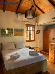 Mavilia Traditional Guesthouse - Image 2