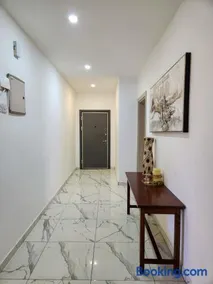 Spacious 3-Bedroom Apartment 2 Minutes Walk to Kingston Beach, Nyali - Image 2
