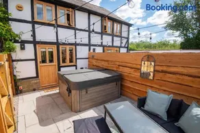 Apple Tree Cottage - Cosy 2 Bed with Deluxe HOT TUB & Log Burner - Image 2