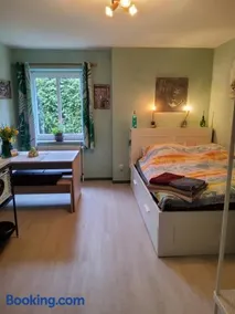 Studio-Apartment mit kleinem Gartenanteil - Image 1
