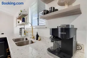 Lux Fun Zone Home - Sleeps 16 - Image 3