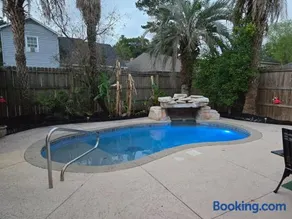 The University of South Alabama Poolside Getaway 'Veteran Own Business ' - Image 2