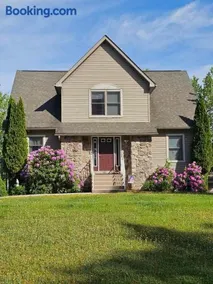 Home in Mount Pocono - Hot tub, Sauna, & Lakefront - Image 1
