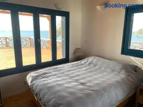 House with balcony on the sea - Image 3