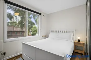 2BR Flemington Walk to Showgrounds Parking - Image 4