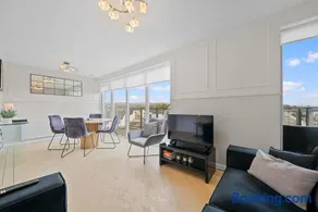 Modern 2 bedroom penthouse with free parking - Image 3
