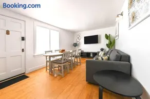 Front House 3 bedroom flat nice street, walk to BART, shops - Image 1
