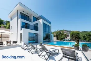 Villa Naya with Heated Pool and Hot Tub - Image 2