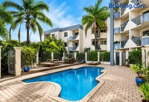 Poolside apartment King Parking - Image 2