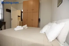 Efi Cozy Loft with Courtyard in Central Ermoupoli - Image 1