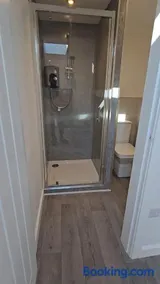 Luxury Cabin With Hot Tub - Image 3