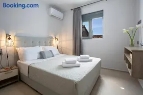 Staianna Suites-Elegante Suite Mouria - Image 1