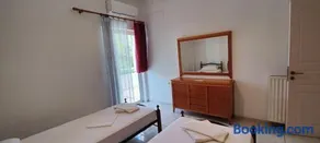 Comfortable and spacious apartment opposite a park in Chania with parking - Image 1