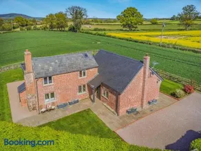 3 Bed in Hereford oc-83659 - Image 2