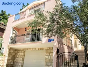 Charming Mokalo Seaside House next to Beach - Image 1