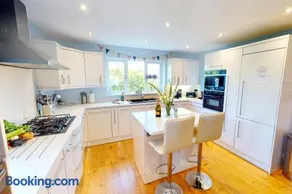CROYDE WAVES 4 Bedrooms - Image 3