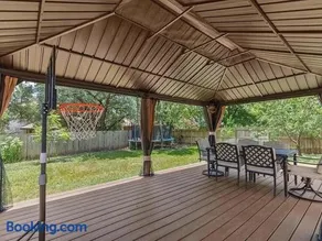 Modern 5BR Family Home - Image 1