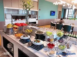 Atour Hotel Wuhan Impression City Qingshan - Image 4