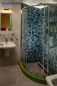 Pensiunea Floarea Soarelui, Piscu - Image 1