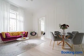 Luxury Residence by Castle District, Free Public Parking nearby - Image 1